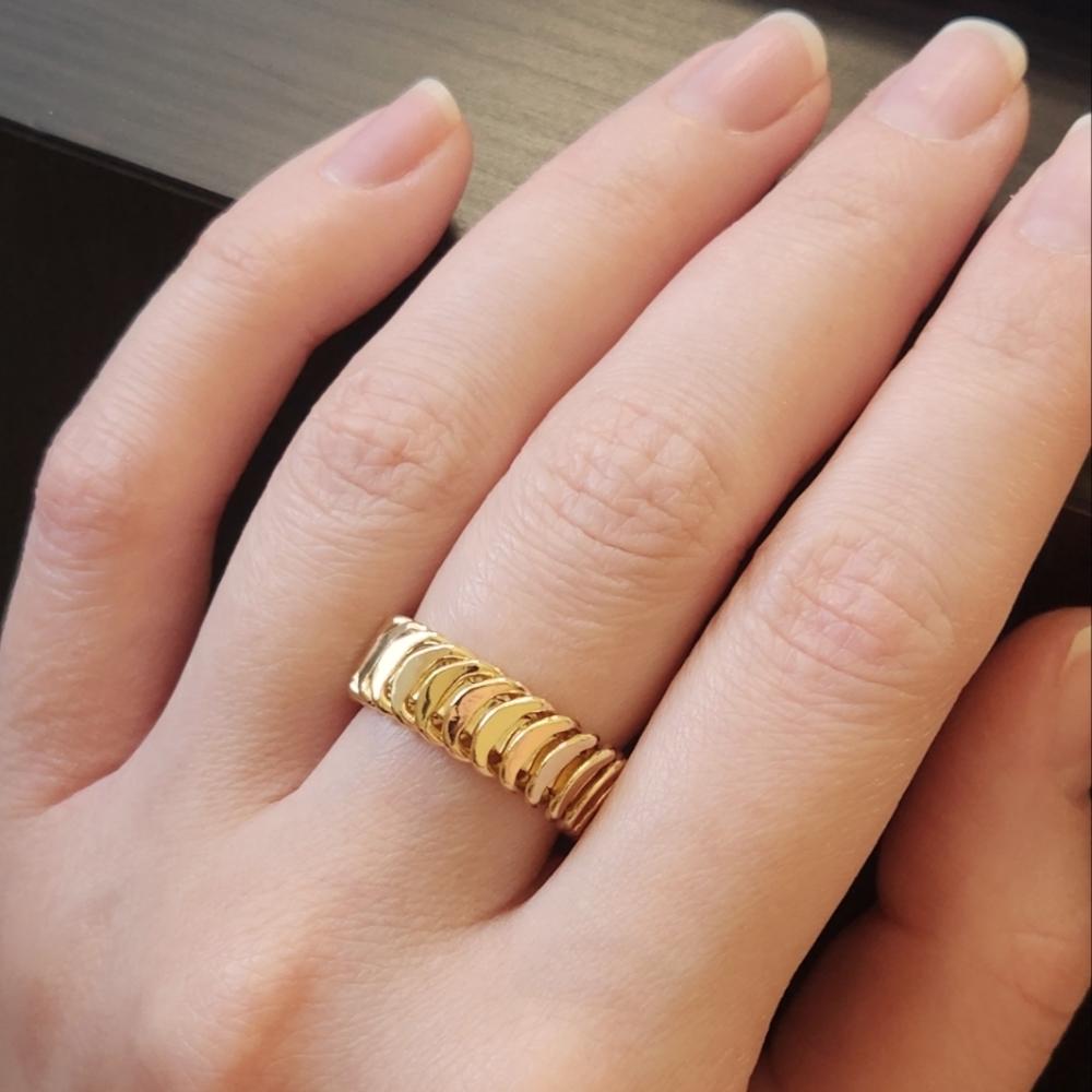 Chic Adjustable Gold Ring - Picture 4 of 5